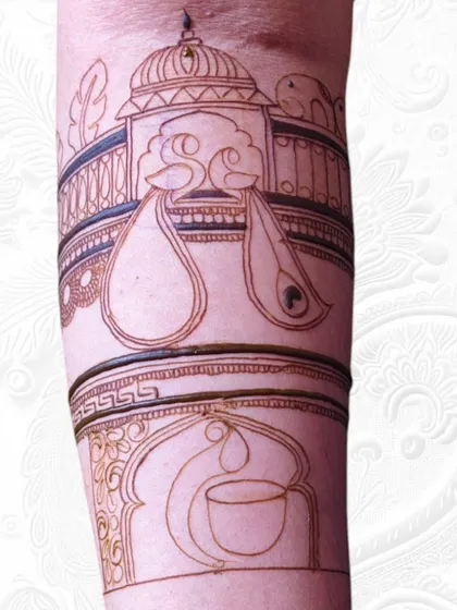 The design taking shape during an on-hand practice session. Notice the clean lines and the combination of different motifs like peacocks and architectural elements.