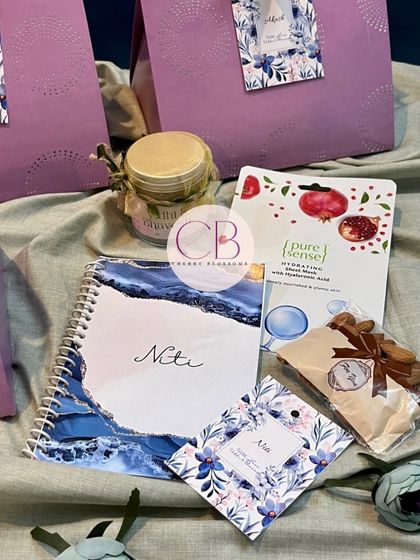 Our aesthetic wedding return favours are both luxurious and budget-friendly. This set includes a beautiful gift bag, a diary, a face mask, a jar of almonds, and a handmade candle.