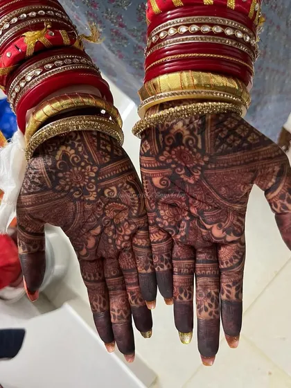 Even a simple phone picture can't hide an amazing stain. This imperfectly perfect photo shows the incredibly deep color of my henna.