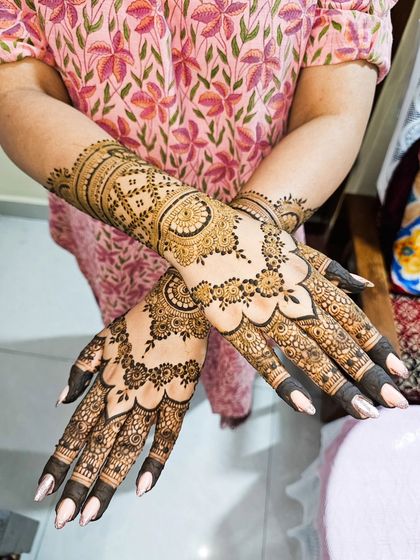 A full view of a beautiful design that combines a central mandala with lighter patterns.