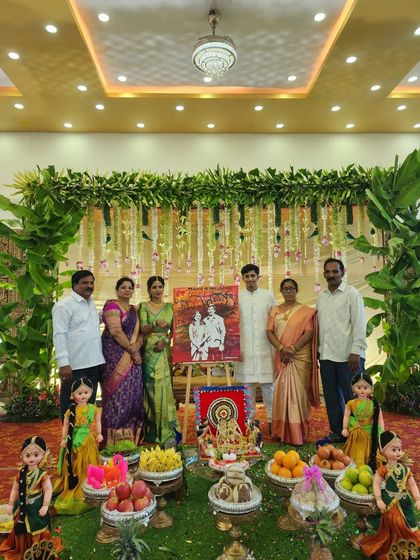 Displayed amongst traditional wedding arrangements, the live painting stands out as a modern heirloom. It’s a piece of art that tells the story of the day and the family that celebrated it.