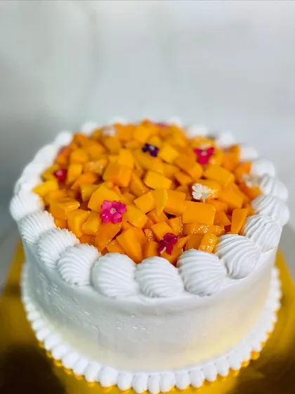 I'm obsessed with mangoes and just can't get enough. This is my Mango Vanilla Gateau, topped with fresh mangoes and a few edible flowers for a pretty touch.