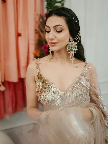 Neelam Upadhyaya looking ethereal for her Mehendi ceremony. The Alizeh Earrings, with their intricate design, were a perfect choice to complement her embellished, feather-detailed blouse.