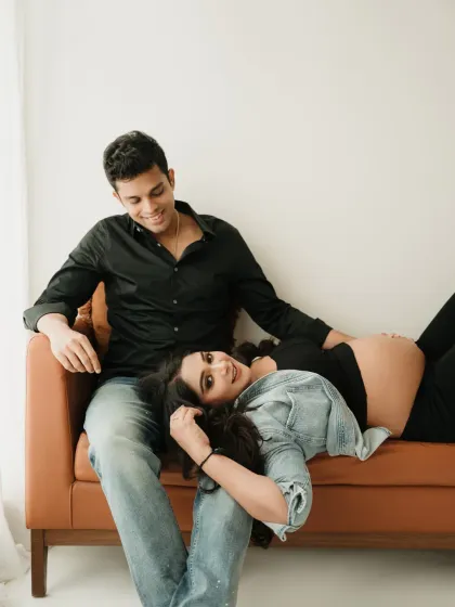 Sometimes the best moments are the most relaxed. This casual lifestyle portrait shows how we can create intimate, authentic photos that feel just like you, chilling at home. It’s about capturing your real smiles and connection.