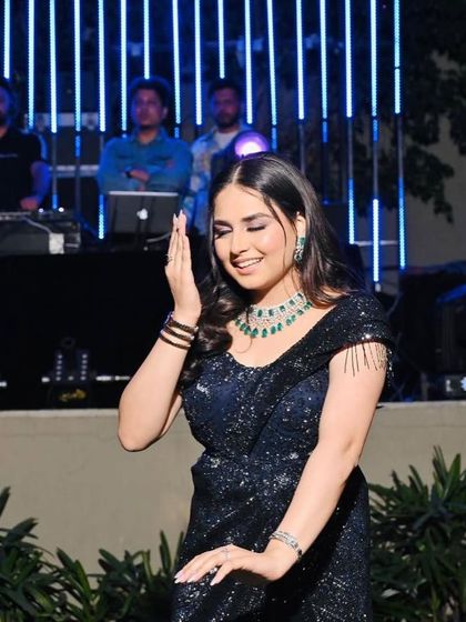 Graceful hand gestures, or 'mudras', add a touch of elegance to any Indian dance performance. This bride performed them beautifully.