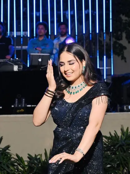 Graceful hand gestures, or 'mudras', add a touch of elegance to any Indian dance performance. This bride performed them beautifully.