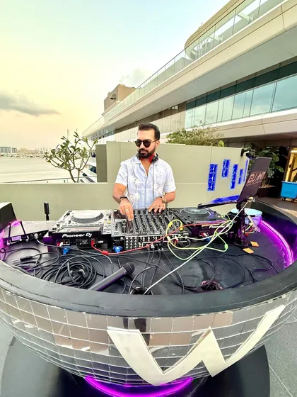 Curing the Monday blues with a photo dump from this incredible Dubai gig. The disco ball-style DJ booth at the W was next level.