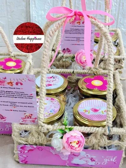 This image showcases a complete jute basket favor, decorated with a pink ribbon and flowers, and including a heartfelt thank you note.