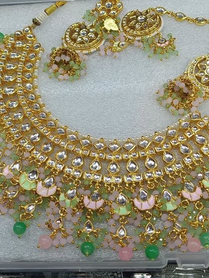 Another one of our popular pastel bridal sets, this one combines soft pink and green meenakari with kundan work. This jewellery is available for rent for your special occasions.