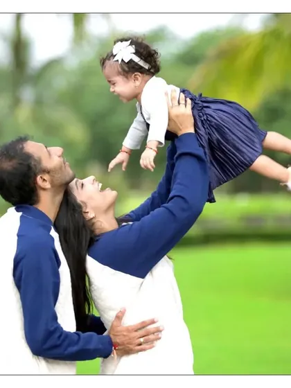 A candid moment of pure joy during an outdoor family photoshoot in a Mumbai park. We love capturing these dynamic, natural light portraits that show the playful side of your family's bond.
