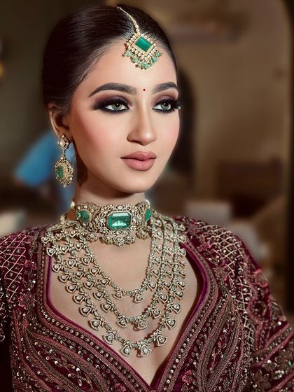 A close-up of this royal heritage look. The smokey eyes are balanced with a neutral lip, letting the magnificent emerald jewelry make a statement.
