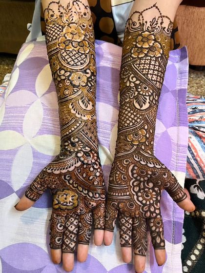 A beautiful example of personalization, with the groom's name written in elegant calligraphy on the bride's palm.