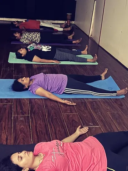 The final resting pose, Savasana, at the end of a yoga class is the perfect time to introduce sound. Here, students absorb the benefits of their practice while gentle vibrations help deepen their relaxation.