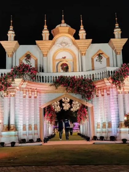 Royal Sanctuaries: Grand Wedding Mandaps & Receptions photo 49