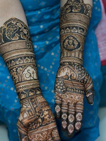 A close-up of the custom elements, including the couple's initials and elephant figures.