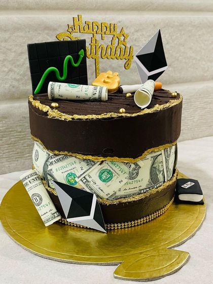 A full shot of the two-tiered crypto enthusiast's dream cake.