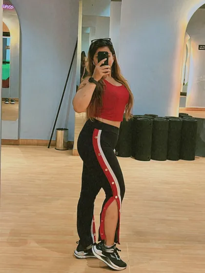 Another mirror selfie to track my journey and stay motivated. Your body can do amazing things if you believe in it.