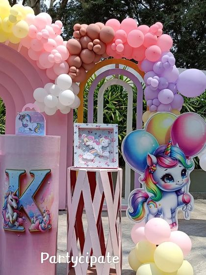 Another detail shot from the unicorn party, showing the personalized 'K' plinth and a unicorn shadow box.