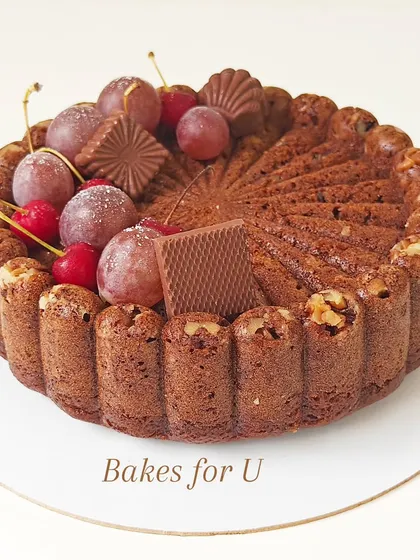 Another view of the whole wheat Bundt cake, showing how the combination of fresh fruit and chocolate pieces creates a delightful and inviting topping.