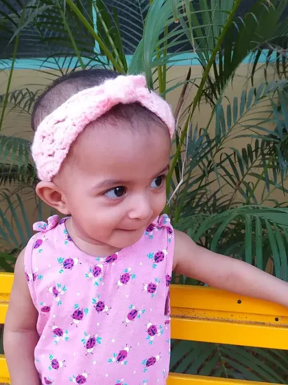 A close-up of my daughter wearing the pink summer headband. It's a lightweight and stylish accessory for kids.