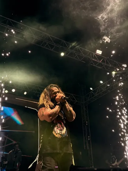 The frontman lost in the music, with cold pyros blasting in the background. This is the kind of high-impact moment we create at our festival shows.