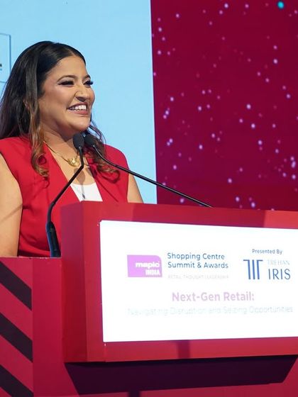 Commanding the Stage: Corporate Summits & Celebrations photo 15