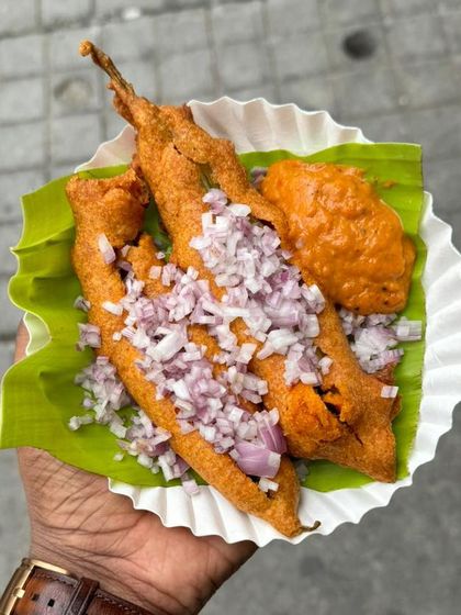 Our evening delight: crispy bhajji topped with chopped onions, a perfect snack for just ₹29.