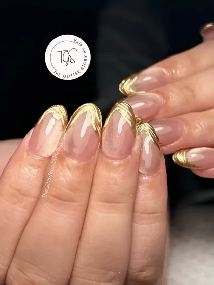 A full set of the textured gold chrome French tips, an elegant and modern choice for Diwali or any celebration.