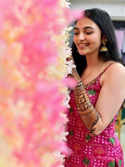 Intricate Bridal Mehendi photo 35