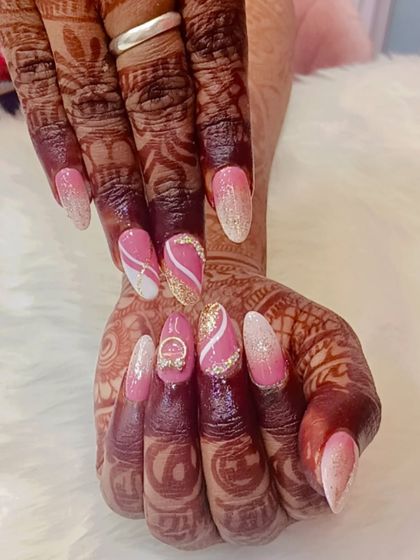 A gorgeous bridal set featuring pink and white swirls, gold glitter, and a delicate ring design. This video shows how beautifully the nails complement the bride's intricate mehndi.