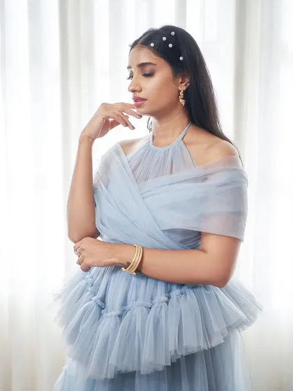 The 'Diana' gown is all about elegant versatility. This photo shows the detachable off-shoulder sleeves, which can be added to the halter-neck base for a layered, romantic look.