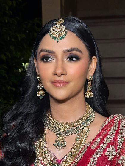 A soft, smoky eye paired with nude peachy lips to highlight this bride's natural beauty. This look is all about subtle sophistication, blending timeless charm with modern grace for her wedding day.