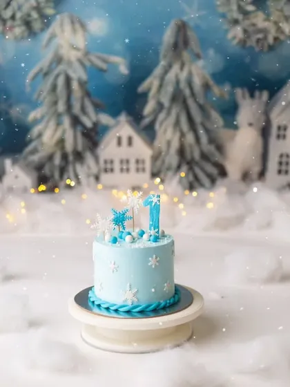 The calm before the storm. A pristine winter wonderland setup, complete with a beautiful snowflake cake, just waiting for the birthday girl to arrive.