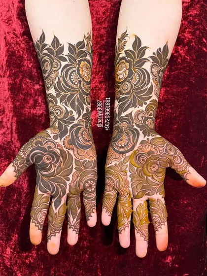 A full view of a beautiful floral engagement design.