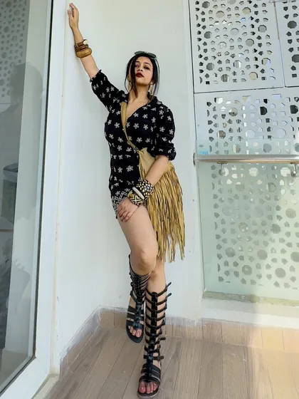 A final powerful pose in my Friday party outfit. This is how you own the night.