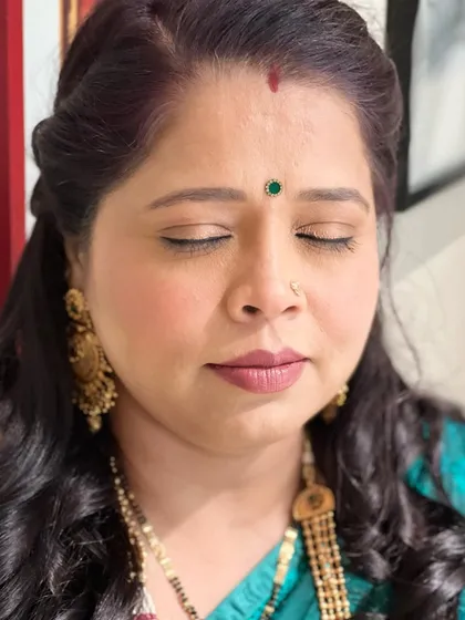 Here you can see the beautiful, dewy finish on the skin. The goal for this natural look was healthy, hydrated skin that glows from within, perfect for any daytime celebration.