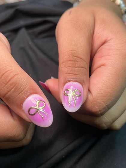 A simple yet festive design with a pretty purple base and delicate gold bow accents.