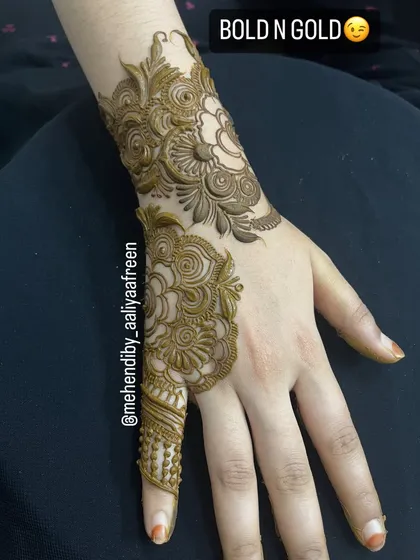A bold and gold design, featuring a single, elegant pattern on the back of the hand.