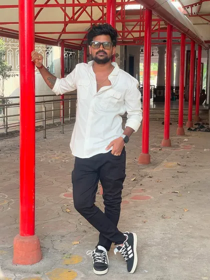 "Picture abhi baki hai mere dost." A casual shot showing my off-stage style.