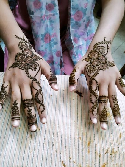 Hajira Mehendi Artist - Mehndi Artist Services Modern & Minimalist Designs photo 69