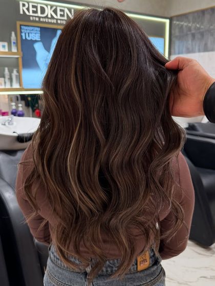 This natural soft ash blonde with subtle highlights is the definition of understated beauty. The tones are cool and creamy, blended to perfection for a gentle glow-up.