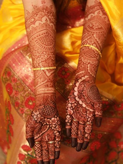 Another angle of the professionally shot bridal henna.