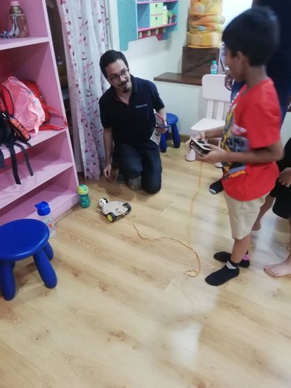 A great collaborative session where I taught kids about robotics using LEGO and WeDo kits. It's always a pleasure to partner with fun clubs and bring the excitement of STEM to more children.