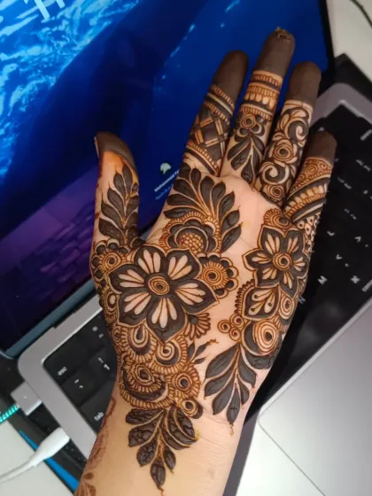 A final look at this bold floral design against a modern background.