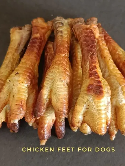 Take a look at our baked chicken feet, a perfect natural chew for your dog. They provide a satisfying crunch that helps clean teeth and are a fantastic natural source of glucosamine and chondroitin for supporting healthy joints.