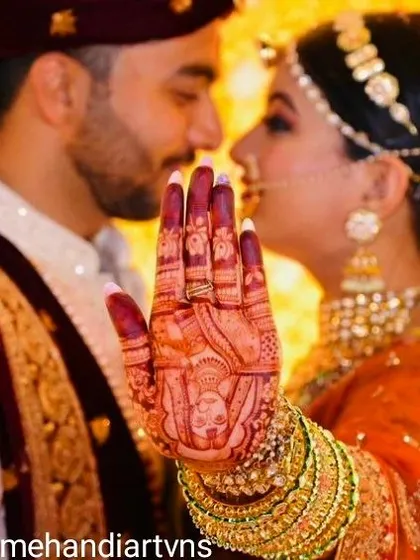 A perfect wedding day photo capturing the rich, dark stain of the bridal mehandi. This is the result of using high quality natural henna and proper aftercare, which I always guide my clients on.