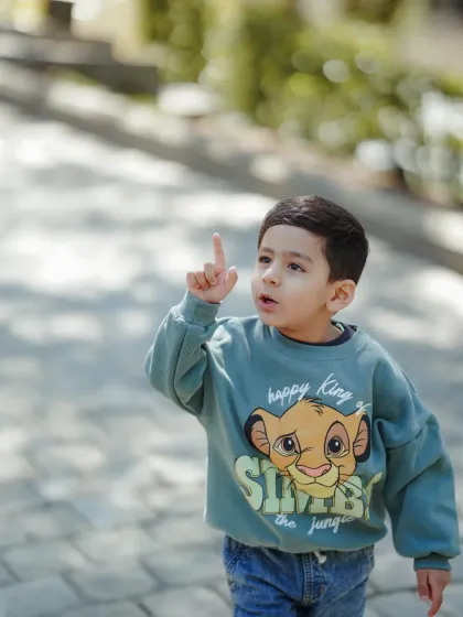 "Look up there." Capturing a child's sense of wonder and discovery is one of the joys of outdoor photography. This little boy's curiosity is the focus of this candid shot.