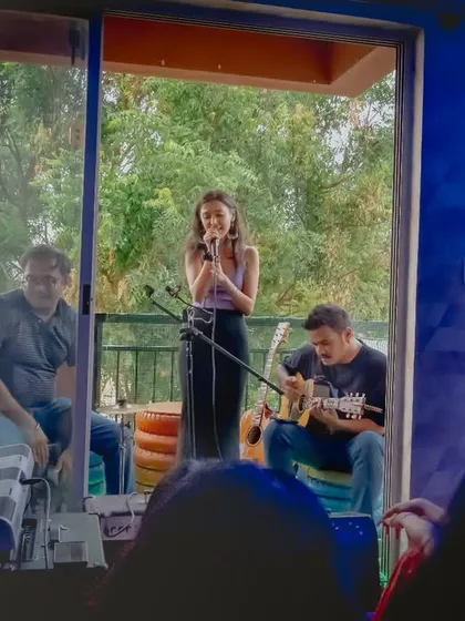 A glimpse into my special project, the Loysum Balcony Concert. It's an intimate house concert setup on my balcony, where we create a cozy, personal atmosphere for artists and music lovers to connect.