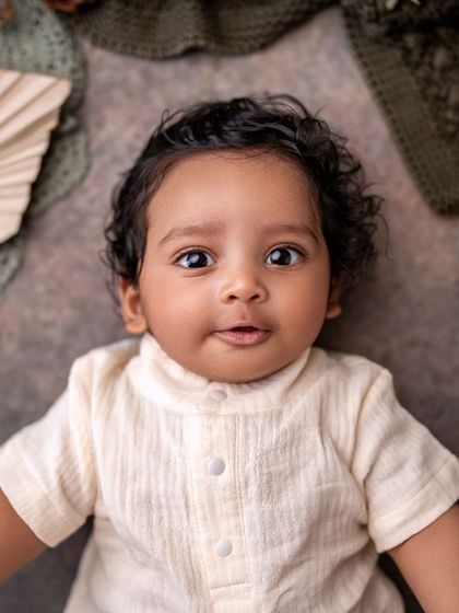 A close-up of our 100-day-old champ. Those big, curious eyes are taking in the whole world.