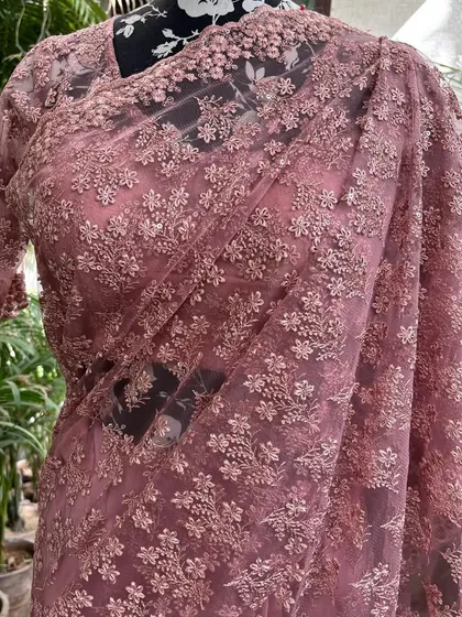 The detail on the puff sleeves and neckline of the blouse adds a vintage charm to this modern saree.